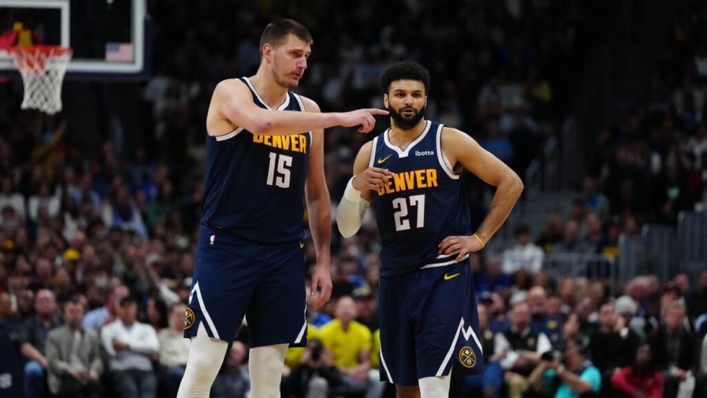 Murray anota 53 puntos, Jokic otro histórico triple doble