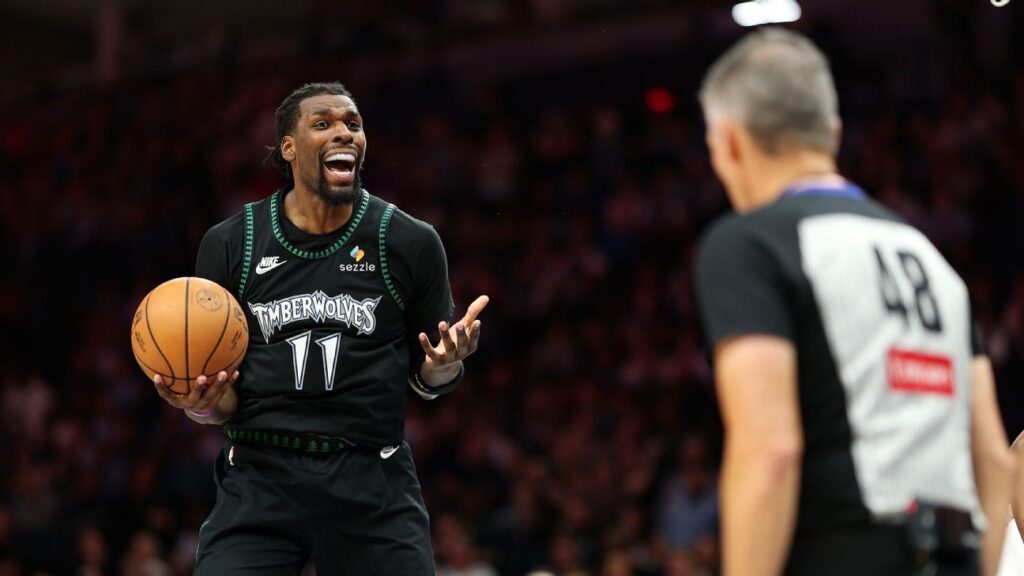 Naz Reid, multado con 50.000 dólares por cuestionar la integridad de los árbitros