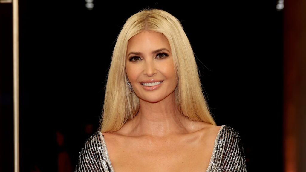Ivanka Trump luce un minivestido de mezclilla en la fiesta de cumpleaños de su hijo menor