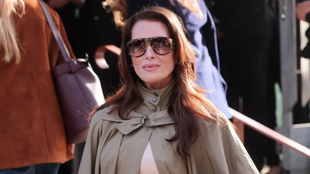 Brooke Shields sorprende con un look elaborado que requirió 14 personas para crear: ‘Esto es tan normal, chicos’