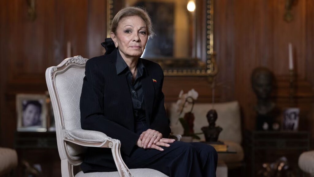 Farah Diba, el príncipe heredero Reza y la próxima generación de Pahlavis