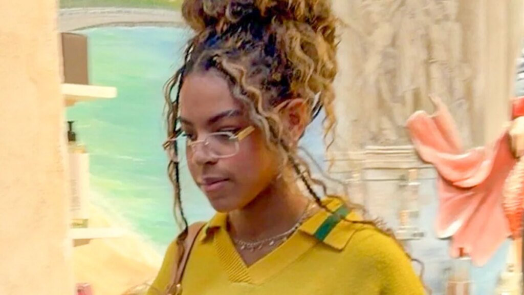 Blue Ivy y Rumi Carter lucen elegantes looks de mezclilla mientras compran en París