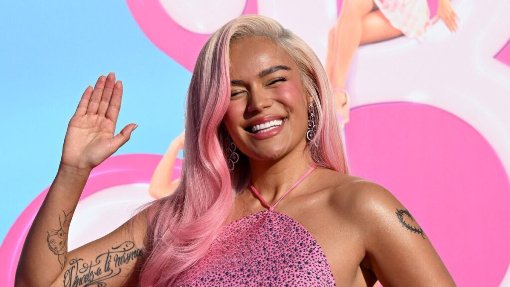 Karol G revela por qué se tatuó su propio rostro en el brazo