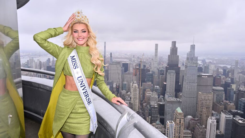 Miss Universo 2024 Victoria Kjær se vuelve viral tras un paseo en mototaxi por Bali