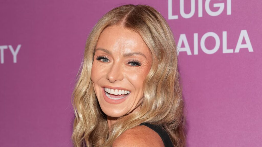 Kelly Ripa se sincera sobre su intento antienvejecimiento “desesperado”