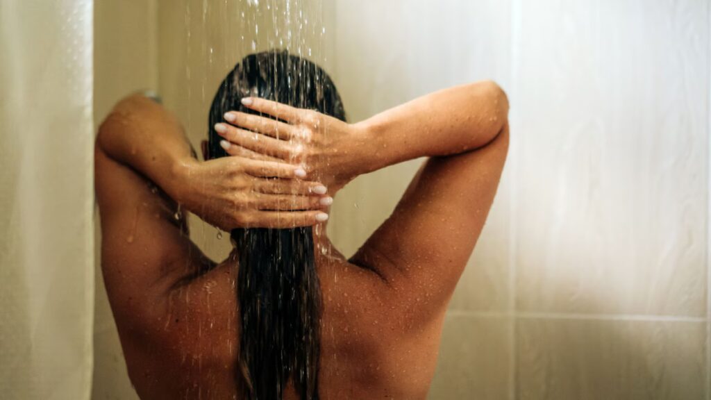 ¿La ducha oscura mejora el sueño?