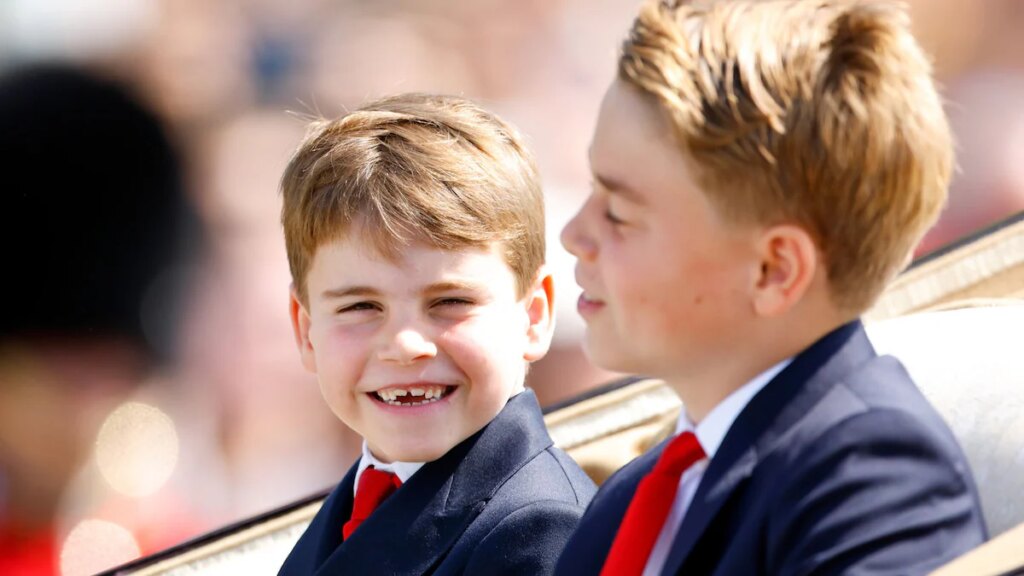 El pequeño saludo de Pascua del príncipe Luis provoca un raro y dulce momento en el rey Carlos
