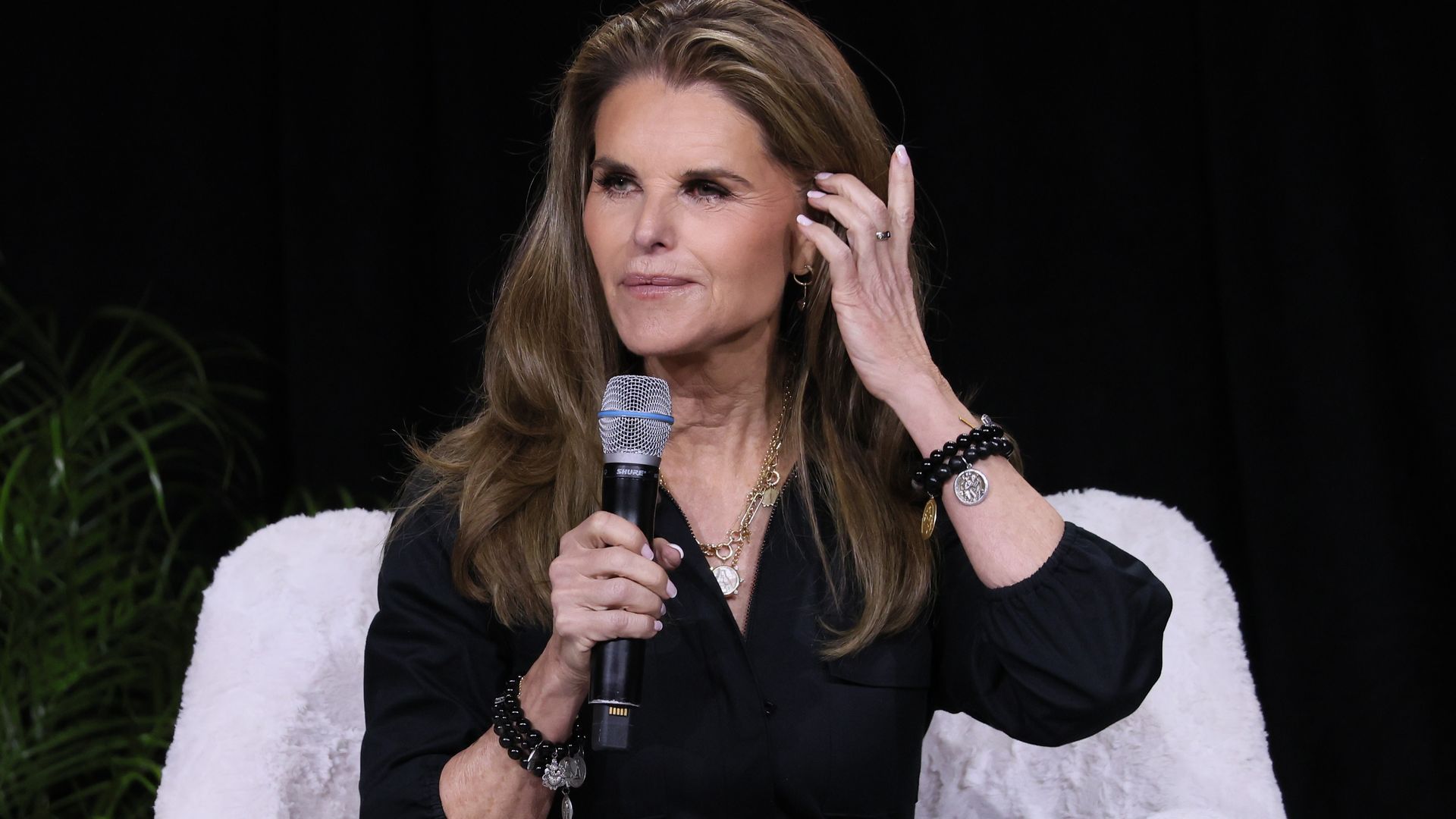 Maria Shriver explica por qué ignora las películas y los libros de Kennedy, siguiendo la filosofía de su padre
