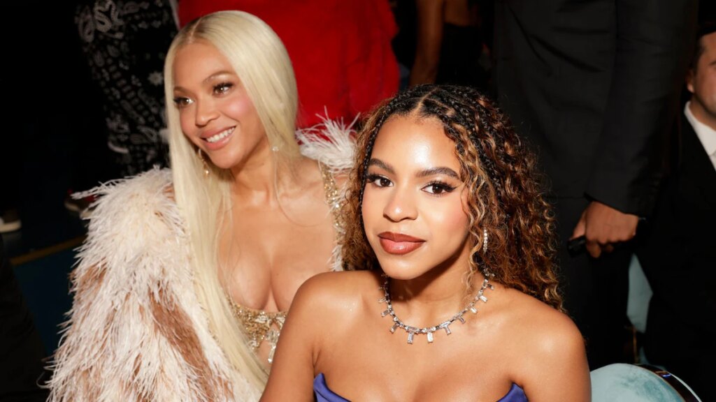 Blue Ivy brilla con un minivestido blanco sin tirantes, mientras que Beyoncé llama la atención con un conjunto de encaje transparente