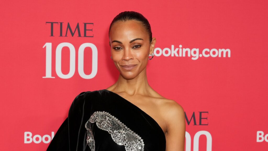 Zoe Saldaña aconseja a la nueva generación honrar a sus mayores durante una poderosa conversación con ¡HOLA!