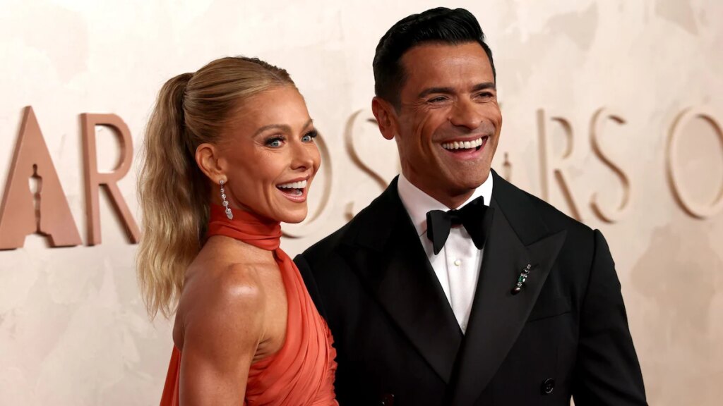 Kelly Ripa y Mark Consuelos apoyan el debut de Joaquín Consuelos en Broadway