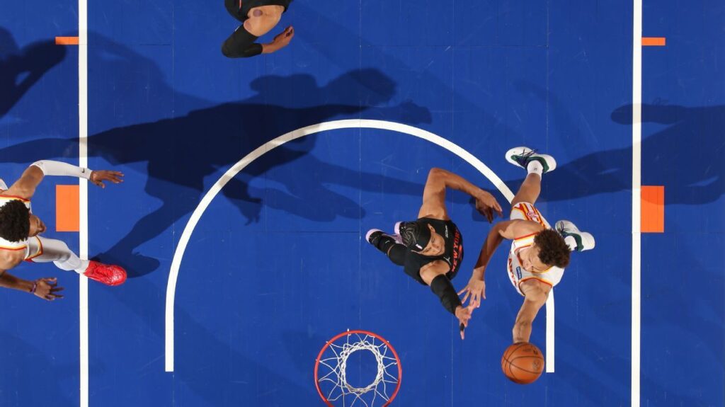 CJ McCollum lidera una remontada y los Hawks sorprenden a los Knicks para empatar la serie