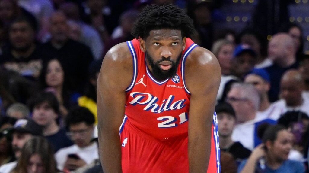 Joel Embiid se somete a una cirugía por apendicitis