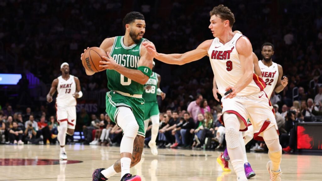 Los Celtics igualan récord de franquicia ante el Heat