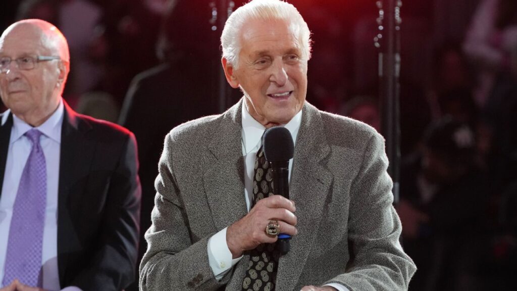 Pat Riley no se retira pese a la ausencia del Heat en los playoffs