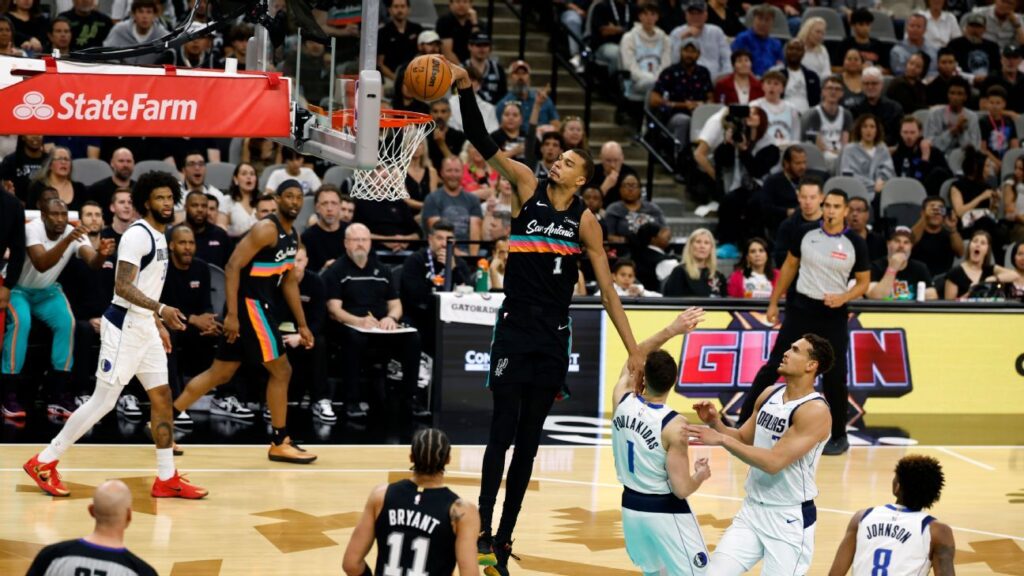 Victor Wembanyama cifra doble-doble de 40 puntos ante Mavericks