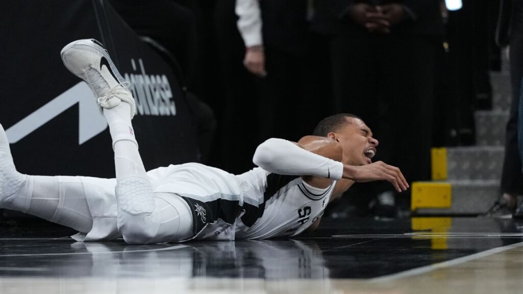 Wembanyama (protocolo de conmoción cerebral) abandona el partido contra Blazers