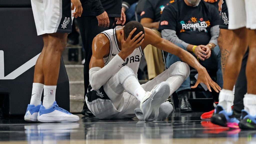 Wemby viajará con los Spurs mientras esté en protocolo de conmociones