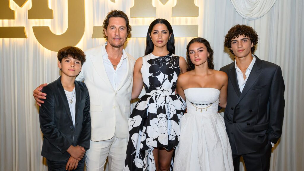 Los hijos adolescentes de Matthew McConaughey y Camila Alves son muy mayores e increíblemente guapos