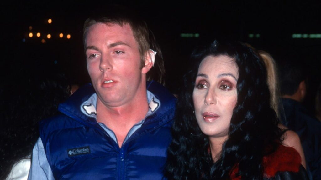 A Cher se le niega la tutela mientras su hijo Elijah Blue Allman permanece en un hospital psiquiátrico
