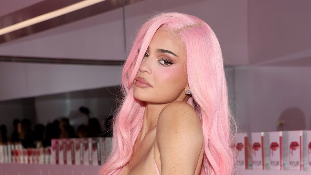 ¿Kylie Jenner y Kris Jenner todavía tienen voz y voto en Kylie Cosmetics después de su acuerdo de 600 millones de dólares?