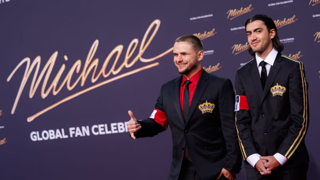 Prince y Bigi ‘Blanket’ Jackson hacen una rara aparición en el estreno de la película ‘Michael’ sin su hermana Paris