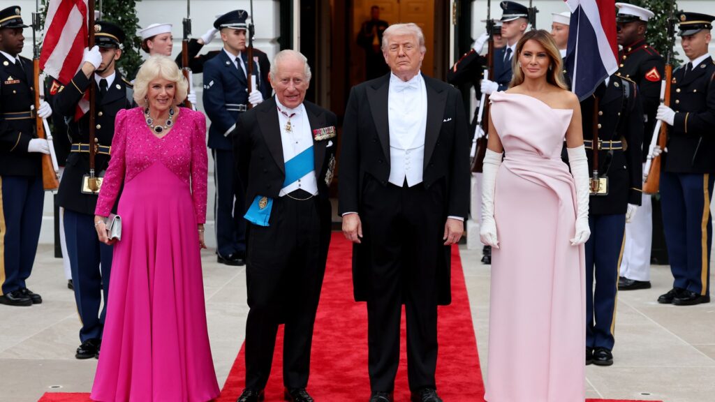 Melania Trump y la reina Camilla visten tonos armoniosos de rosa en la cena de estado de la Casa Blanca