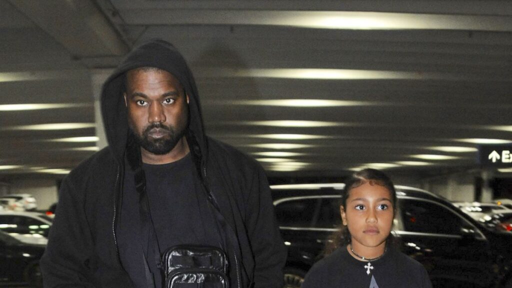 Kanye West y North West se reúnen en el escenario en su concierto de regreso