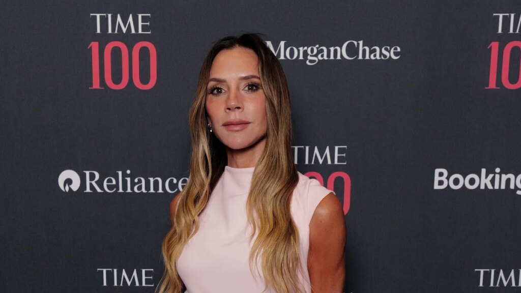 El cabello de verano de Victoria Beckham: comentario de experto sobre su look