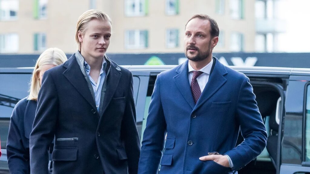 Marius Borg Høiby visto fuera de prisión antes del veredicto en el caso de Noruega