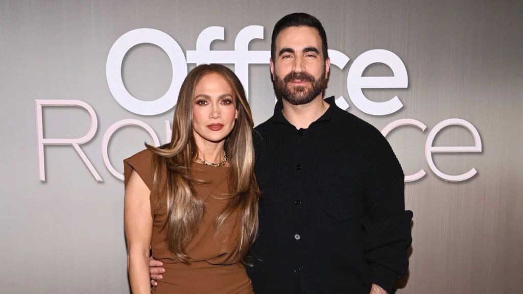 Jennifer López está sorprendida por lo bien que Brett Goldstein conoce su filmografía