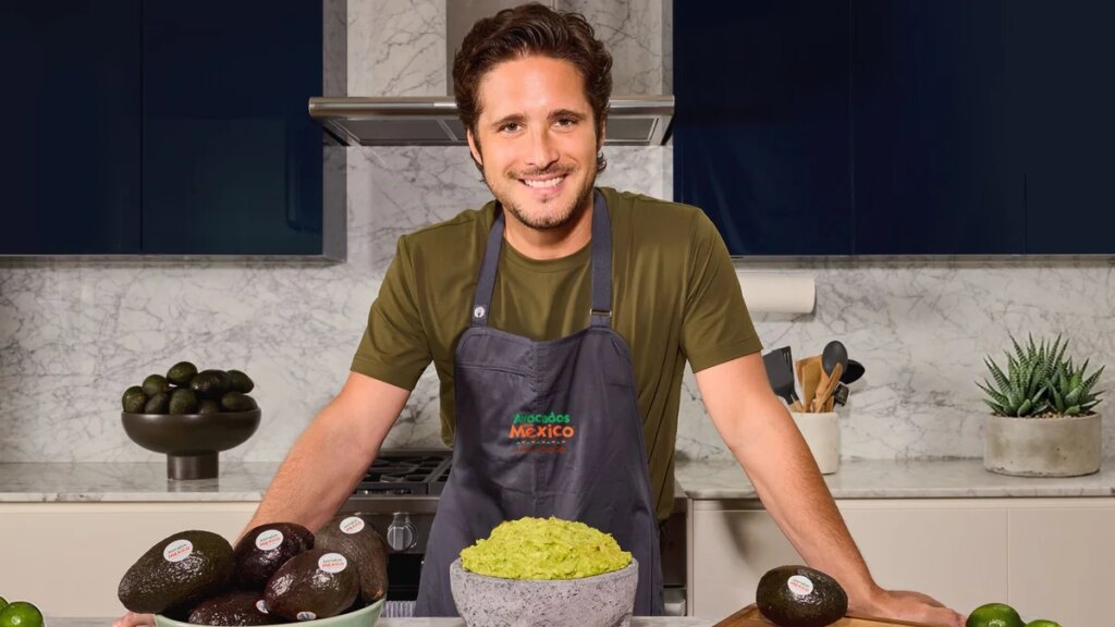 Cómo hacer guacamole del Cinco de Mayo de Diego Boneta directamente de la cocina de su mamá