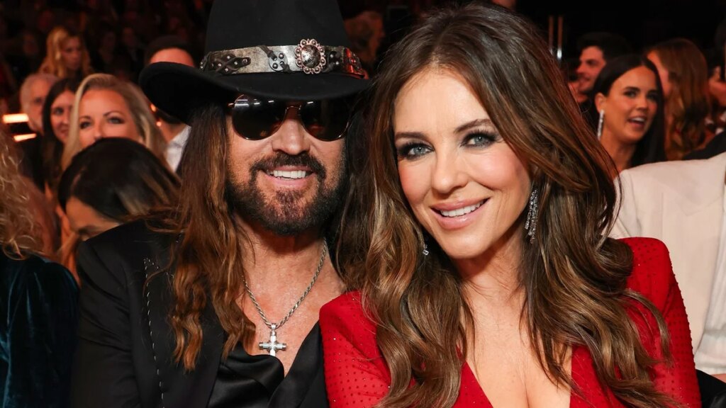 Elizabeth Hurley sobre enamorarse de Billy Ray Cyrus: “Se siente como normal”