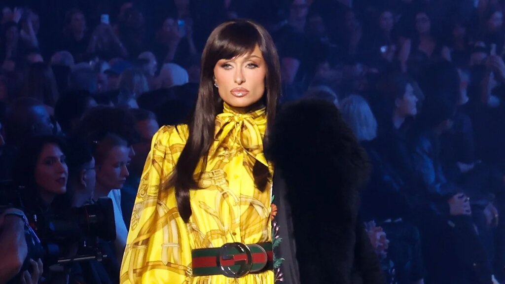 Paris Hilton deslumbra en la pasarela de Gucci con impactante nuevo look