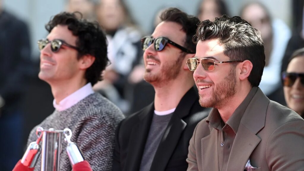 Joe y Nick Jonas se ‘abofetean’ mientras recrean dramática escena de telenovela protagonizada por Francisca Zampogna