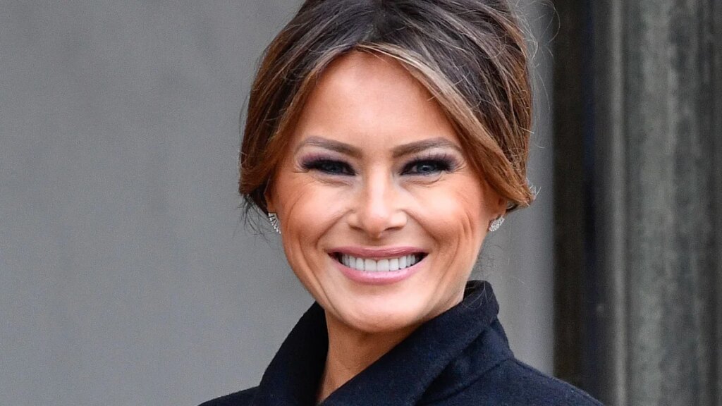 El look Gucci inspirado en China de Melania Trump vuelve a llamar la atención en medio de la visita de Trump a Beijing
