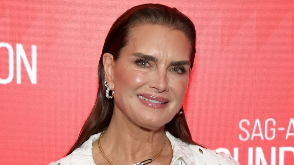 Brooke Shields admite que la cirugía plástica es “tentadora” antes de cumplir 61 años