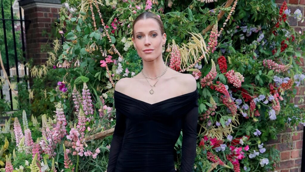 Amelia Spencer canaliza el ‘vestido de venganza’ de la princesa Diana en el Chelsea Flower Show