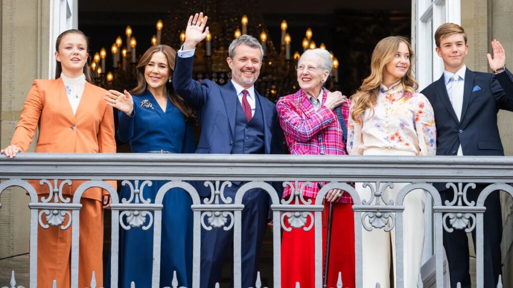 El rey Federico de Dinamarca cumple 58 años: la reina María encabeza la celebración real con una aparición en el balcón y eventos nacionales Royal Run