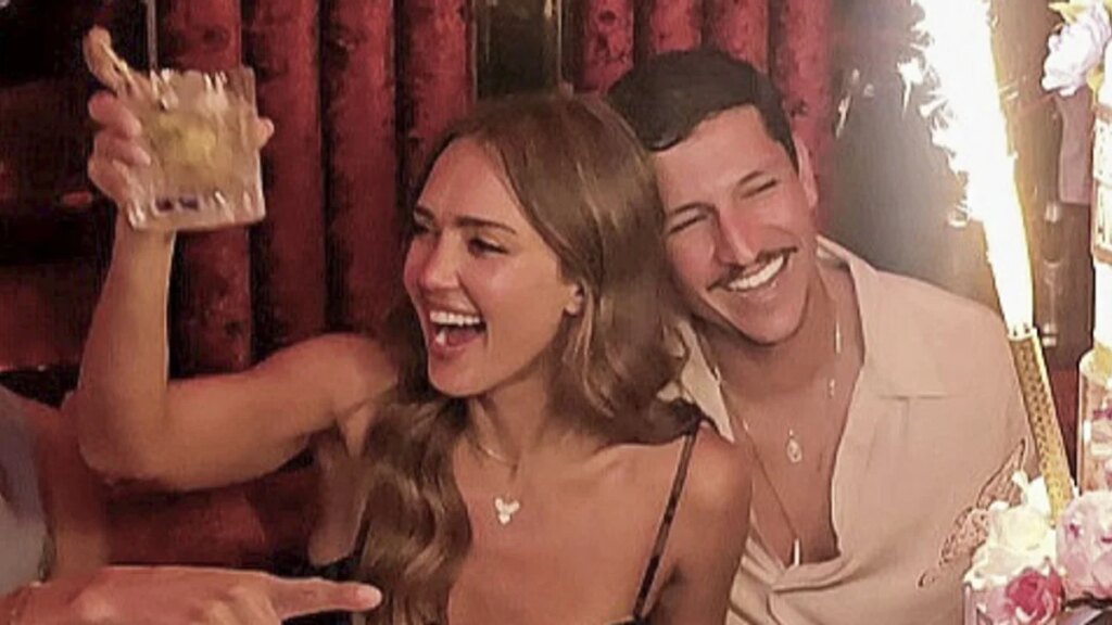 La fiesta de cumpleaños número 45 de Jessica Alba, junto a su novio Danny Ramírez, parecía el mejor lugar para estar.