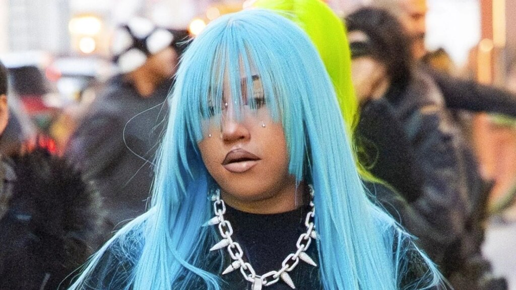 North West estrena espectaculares piercings en la cara en su nuevo vídeo musical