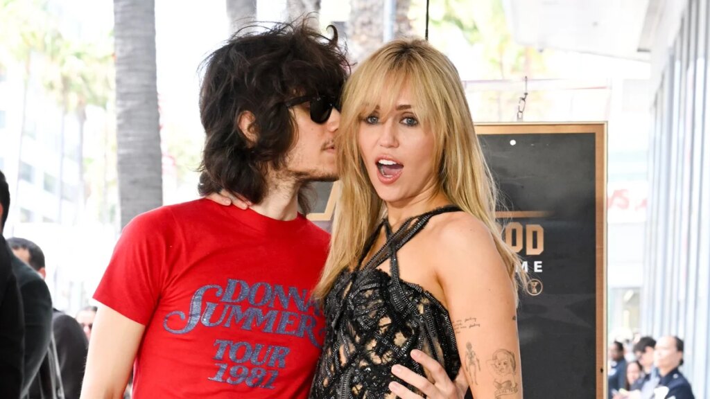 La mamá de Miley Cyrus genera rumores de boda secreta con Maxx Morando