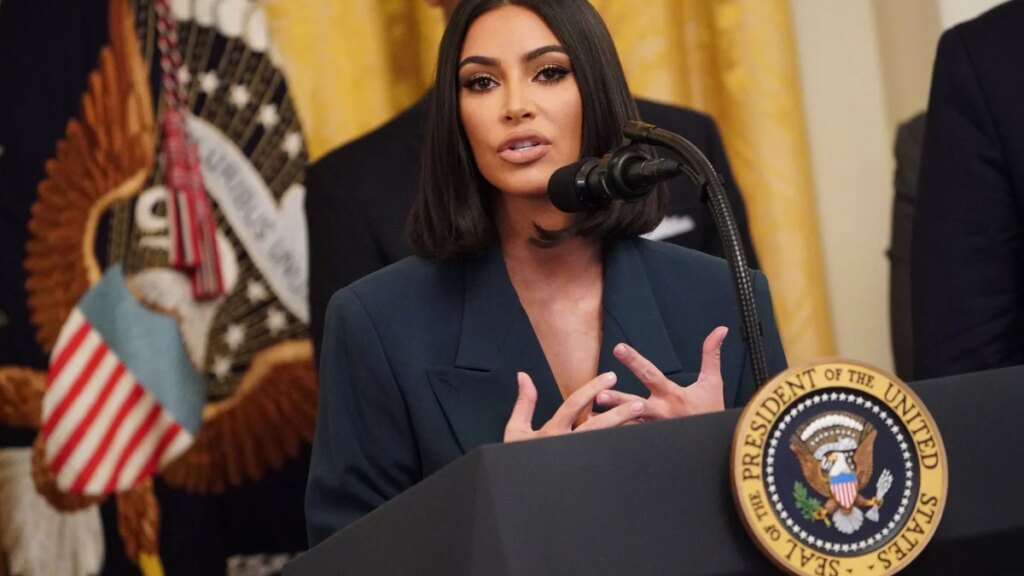 Kim Kardashian ayuda a 50 mujeres encarceladas a reunirse con sus hijos en el Día de la Madre