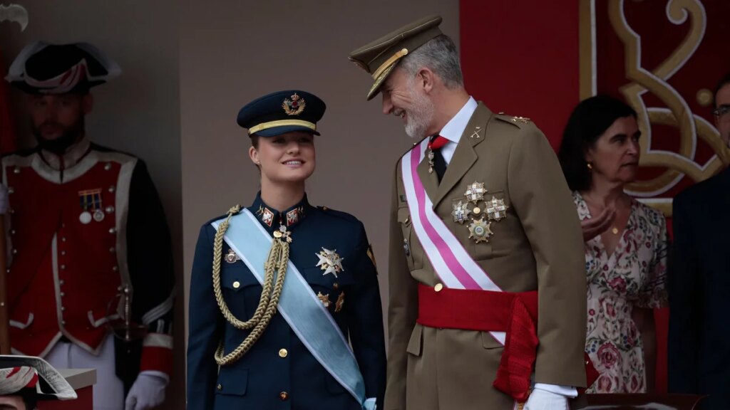 El primer Día de las Fuerzas Armadas de la Princesa Leonor junto al Rey Felipe