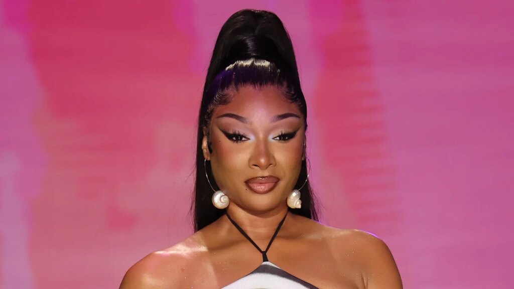 Megan Thee Stallion estrena cuerpo de venganza en Miami Swim Week después de que Klay Thompson se separara