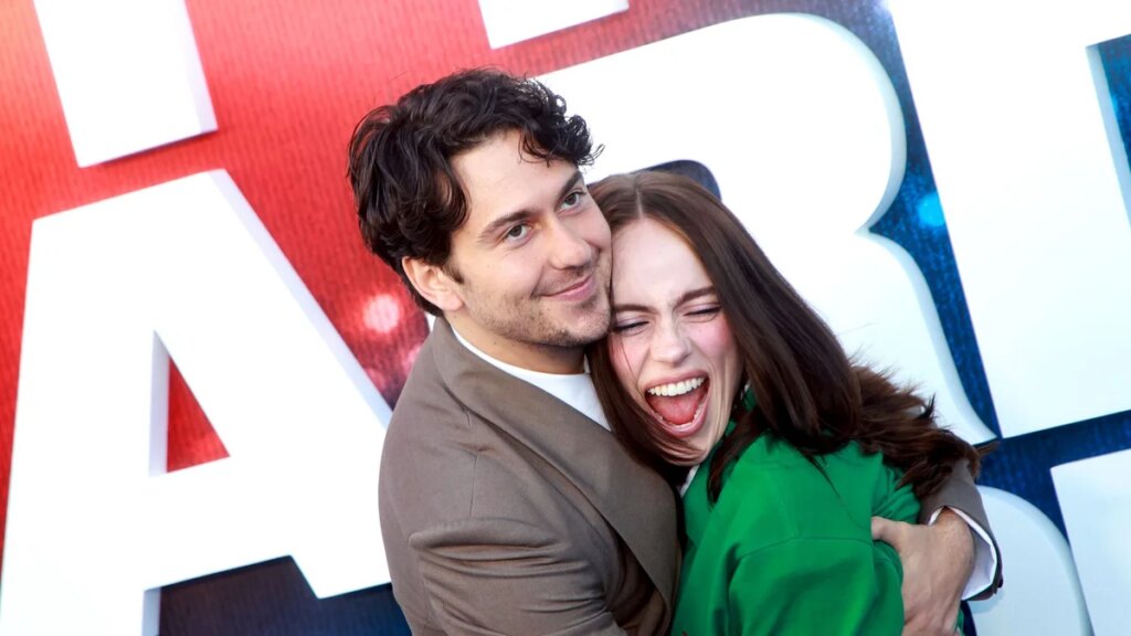 Billie Eilish y Nat Wolff hicieron oficial su romance en un importante estreno en la alfombra roja