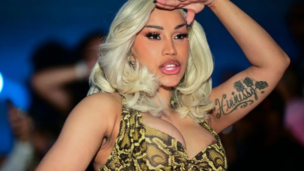Cardi B casi se desmaya en el partido de béisbol de su hijo: esto es lo que pasó