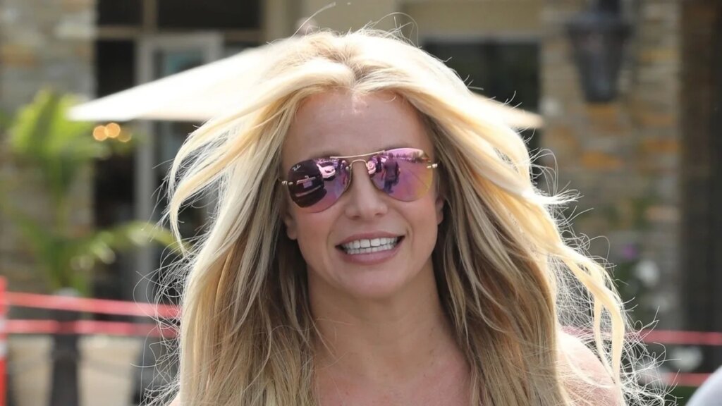 Britney Spears responde a los informes de que estaba ladrando en un restaurante de Los Ángeles con un cuchillo