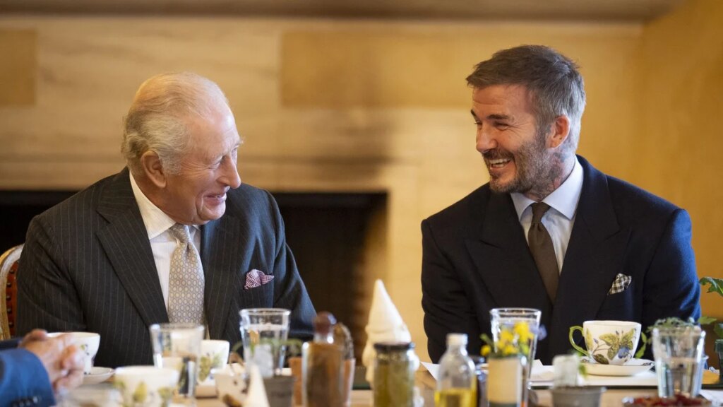 El regalo de Harper: la rosa de David Beckham se encuentra con el rey Carlos en el Chelsea Flower Show
