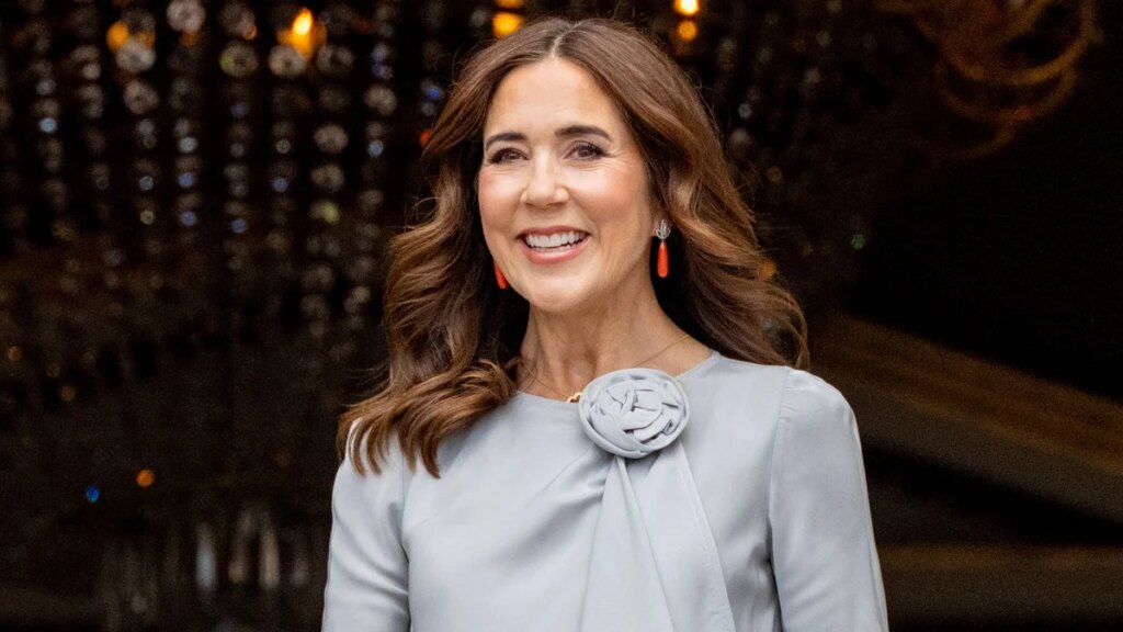 La princesa Josephine estrena un romántico vestido floral mientras la reina María viste una blusa gris con rosetas para la celebración real